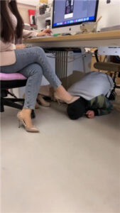 【喵主】桌底视角_绳艺库视频下载