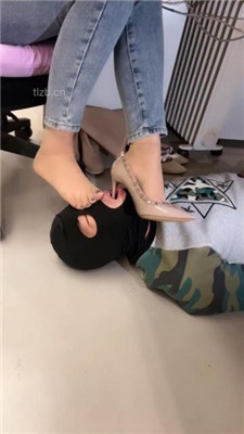 图片[9]-喵主】桌底视角-胯下辱/铆钉高跟碾压踩/臭脚捂脸