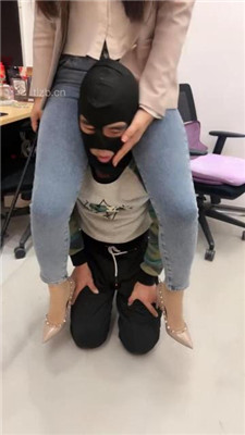 图片[12]-喵主】桌底视角-胯下辱/铆钉高跟碾压踩/臭脚捂脸