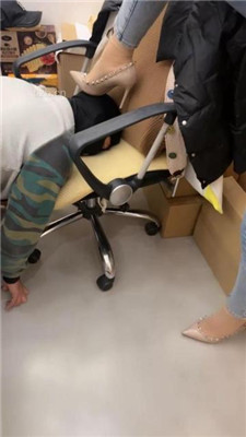 图片[15]-喵主】桌底视角-胯下辱/铆钉高跟碾压踩/臭脚捂脸