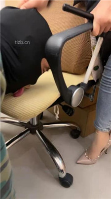 图片[17]-喵主】桌底视角-胯下辱/铆钉高跟碾压踩/臭脚捂脸