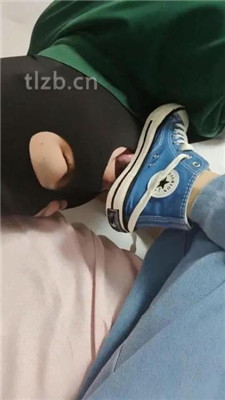 图片[3]-颜可】学生S-帆布鞋白棉袜辱哥哥