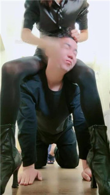 图片[7]-美娜格格】短靴黑丝模特-狂抽耳光/揪耳朵