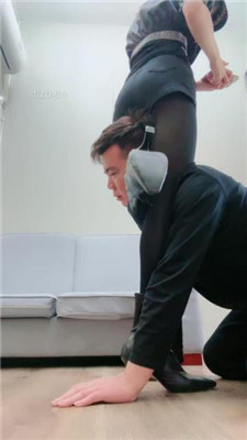 图片[12]-美娜格格】短靴黑丝模特-狂抽耳光/揪耳朵