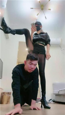 图片[19]-美娜格格】短靴黑丝模特-狂抽耳光/揪耳朵