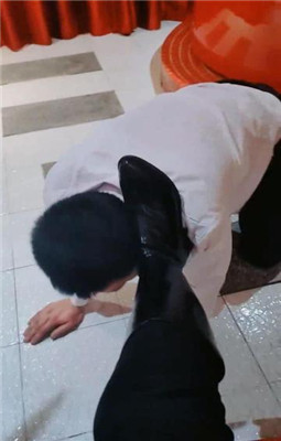 图片[3]-伯爵】圈养犬化-艺术蛇鞭/耳光/踢踹/清理靴子