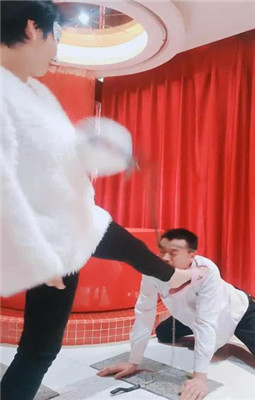 图片[15]-伯爵】圈养犬化-艺术蛇鞭/耳光/踢踹/清理靴子