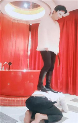 图片[19]-伯爵】圈养犬化-艺术蛇鞭/耳光/踢踹/清理靴子