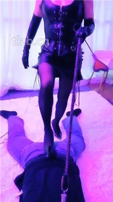 图片[9]-冰女王】妖艳继母S-黑丝高跟虐