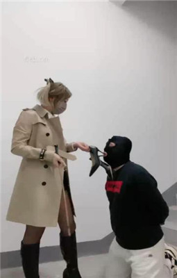 图片[3]-梦樱】户外楼梯间-转胯/耳光/踩踏/鞭打