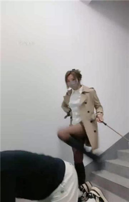 图片[8]-梦樱】户外楼梯间-转胯/耳光/踩踏/鞭打