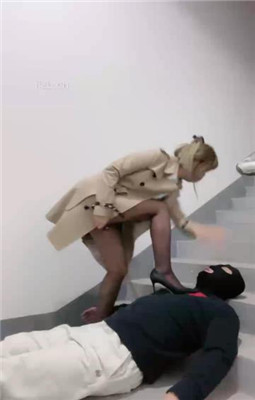 图片[18]-梦樱】户外楼梯间-转胯/耳光/踩踏/鞭打