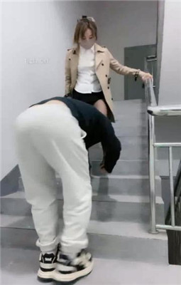 图片[20]-梦樱】户外楼梯间-转胯/耳光/踩踏/鞭打