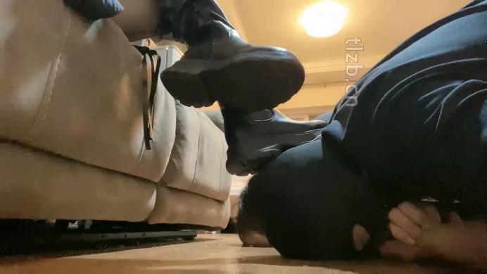 图片[4]-zaizz】双主抢着舔脏长靴