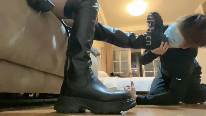 图片[6]-zaizz】双主抢着舔脏长靴