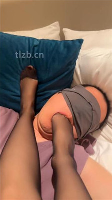 图片[5]-爆浆恶女】黑丝脚狂舔/喂口水