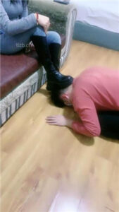 【蜜糖情侣】耳光暴打/舔脏长靴/骑马转胯/踩踏_绳艺库视频下载