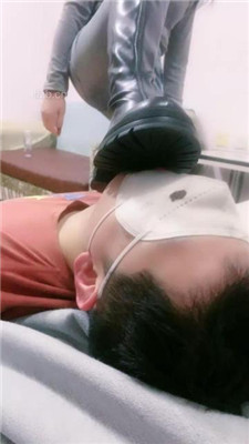 图片[4]-蜜糖情侣】耳光暴打/舔脏长靴/骑马转胯/踩踏