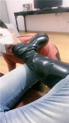 图片[5]-蜜糖情侣】耳光暴打/舔脏长靴/骑马转胯/踩踏