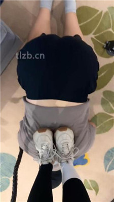 图片[8]-美女祖宗】脚底崇拜者-运动鞋白棉袜