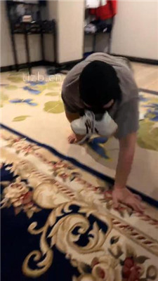 图片[9]-美女祖宗】脚底崇拜者-运动鞋白棉袜