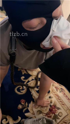 图片[10]-美女祖宗】脚底崇拜者-运动鞋白棉袜