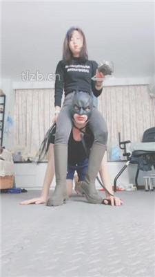 图片[8]-果儿】鞭打/转胯爬行/品尝圣水/臭脚捂脸