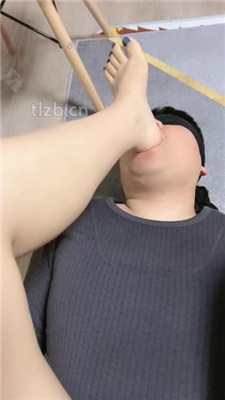 图片[8]-若冰】仔细跪舔原味裸足脚趾