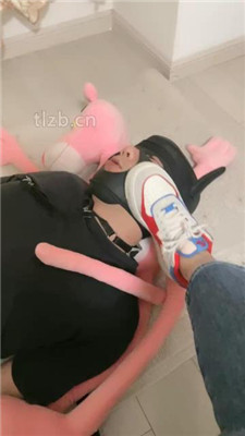 【上上】运动鞋白船袜气味羞辱_绳艺库视频下载