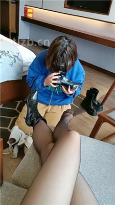 图片[10]-爱可呀】母猪闺蜜给我清理脏鞋子