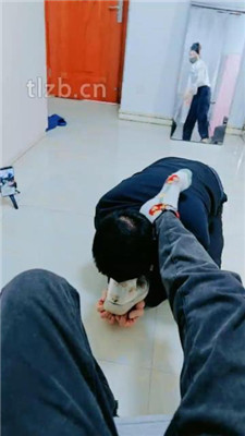 图片[19]-文文文】骑马/舔脏鞋/品尝素人裸足三视角版】