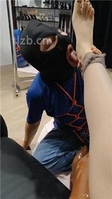 图片[3]-猫爷】脚趾玩狗舌/长靴丝袜裸足舔