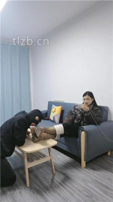 【尤尤子】跪舔超脏长靴/原味裸足_绳艺库视频下载