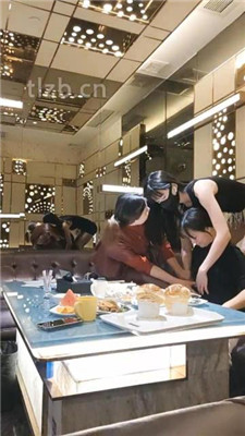 图片[3]-艳主】KTV-第一次和女素人戏耍闺蜜