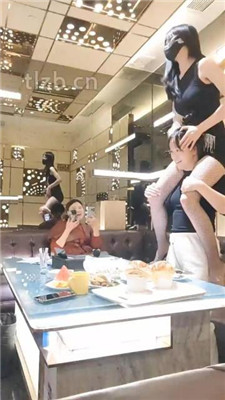 图片[6]-艳主】KTV-第一次和女素人戏耍闺蜜