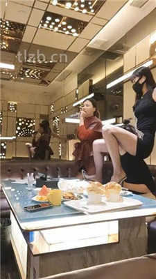 图片[5]-艳主】KTV-第一次和女素人戏耍闺蜜