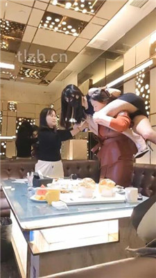 图片[8]-艳主】KTV-第一次和女素人戏耍闺蜜