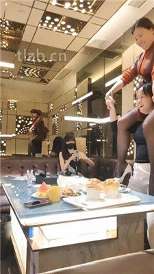 图片[7]-艳主】KTV-第一次和女素人戏耍闺蜜