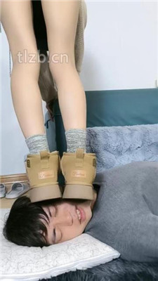 图片[3]-梓S】棉袜雪地靴裸足-全体重踩脸