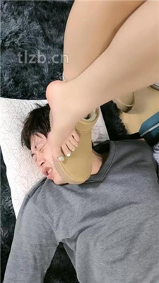 图片[16]-梓S】棉袜雪地靴裸足-全体重踩脸