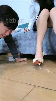 图片[2]-梓S】圣水裸足踩踏喂食