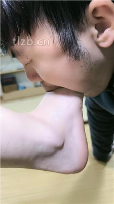 图片[15]-梓S】圣水裸足踩踏喂食