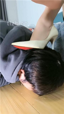 图片[17]-梓S】圣水裸足踩踏喂食