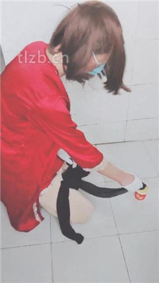 图片[5]-美容院S】变装狗奴对着长靴肉丝发骚