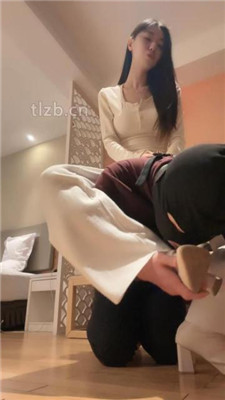 图片[5]-凉子】骑马转胯/舔闻脏鞋臭脚/舔地板