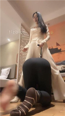 图片[9]-凉子】骑马转胯/舔闻脏鞋臭脚/舔地板