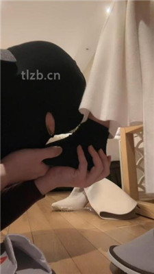 图片[20]-凉子】骑马转胯/舔闻脏鞋臭脚/舔地板