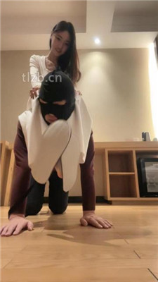 图片[19]-凉子】骑马转胯/舔闻脏鞋臭脚/舔地板