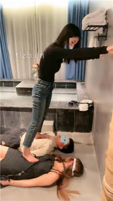 图片[12]-小雅老师】情侣下跪做奴求虐-奴下奴舔脚-踩踏捆绑完整版】