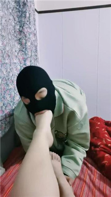 图片[3]-千面】跪舔原味裸足